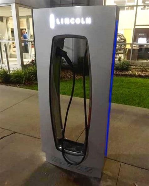 lincoln square charging station